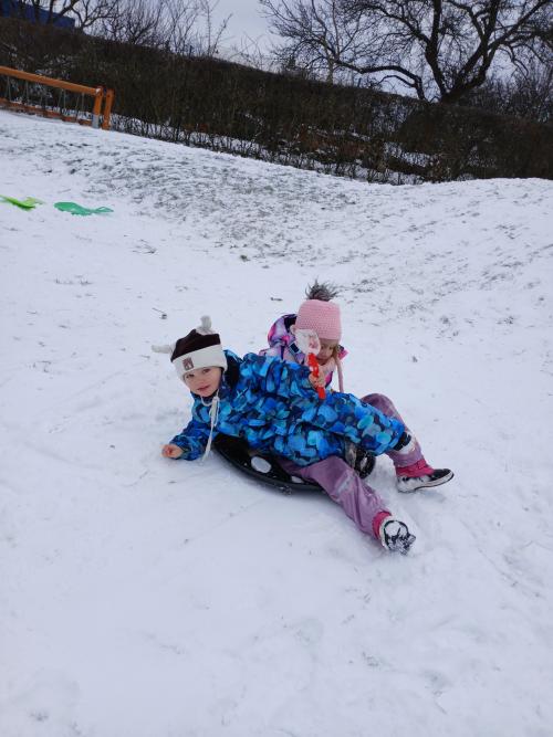 ZIMNÍ RADOVÁNKY NA ŠKOLNÍ ZAHRADĚ