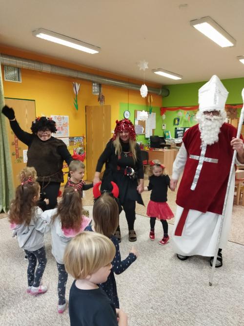 ČERT A MIKULÁŠ  U MEDVÍDKŮ