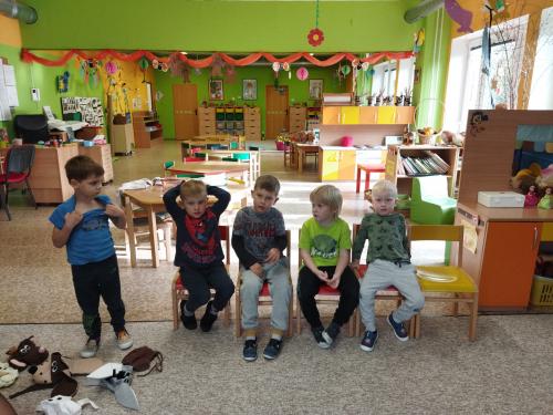 MEDVÍDCI HRAJÍ DIVADÉLKO